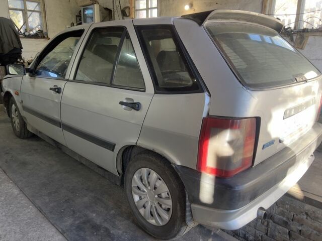 Сірий Фіат Тіпо, об'ємом двигуна 1.1 л та пробігом 128 тис. км за 650 $, фото 4 на Automoto.ua