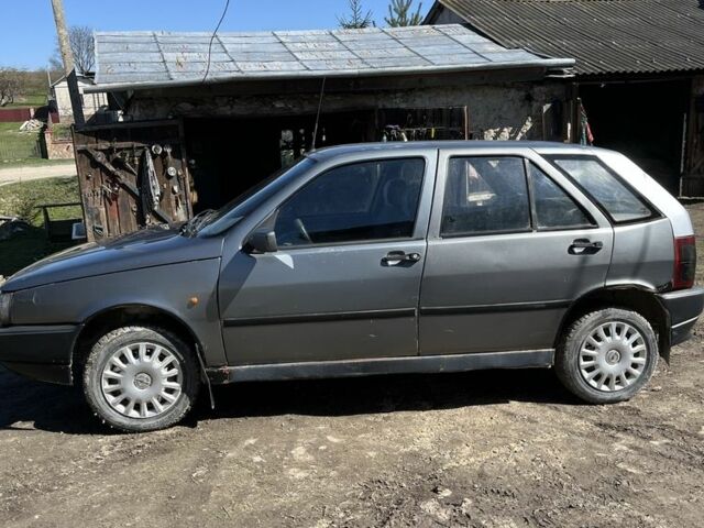 Серый Фиат Типо, объемом двигателя 1.4 л и пробегом 50 тыс. км за 700 $, фото 4 на Automoto.ua