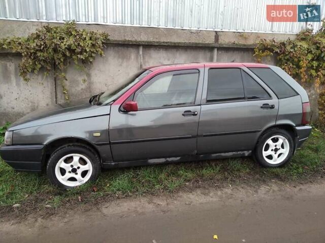 Серый Фиат Типо, объемом двигателя 1.4 л и пробегом 350 тыс. км за 1200 $, фото 1 на Automoto.ua