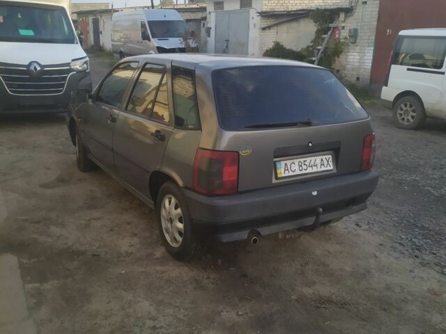 Серый Фиат Типо, объемом двигателя 1.4 л и пробегом 300 тыс. км за 1500 $, фото 2 на Automoto.ua