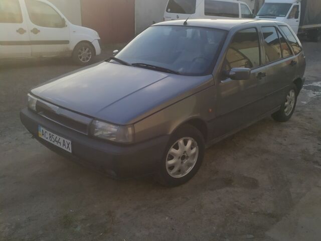 Серый Фиат Типо, объемом двигателя 1.4 л и пробегом 300 тыс. км за 1500 $, фото 1 на Automoto.ua