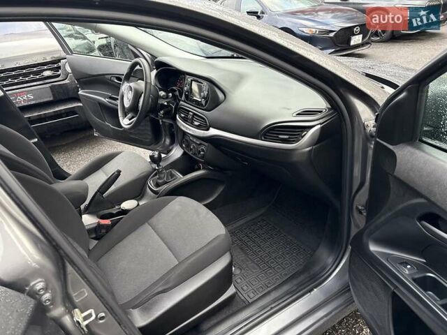 Серый Фиат Типо, объемом двигателя 1.6 л и пробегом 25 тыс. км за 9900 $, фото 10 на Automoto.ua