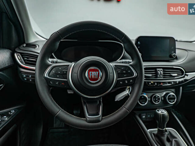 Серый Фиат Типо, объемом двигателя 1 л и пробегом 29 тыс. км за 15269 $, фото 11 на Automoto.ua