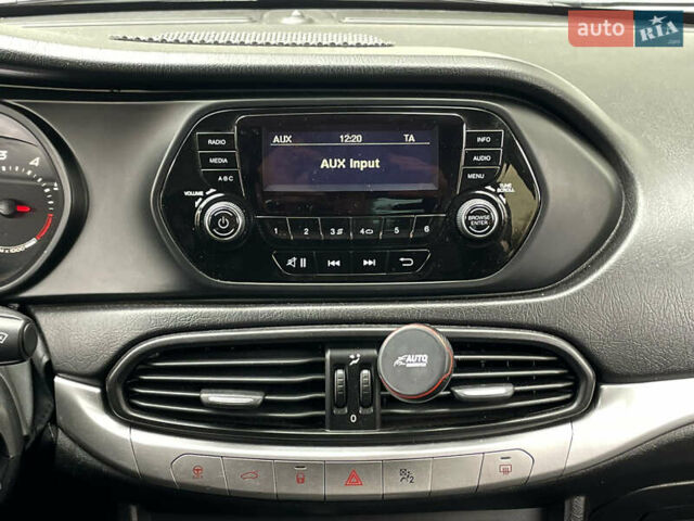 Сірий Фіат Тіпо, об'ємом двигуна 1.6 л та пробігом 155 тис. км за 8290 $, фото 24 на Automoto.ua