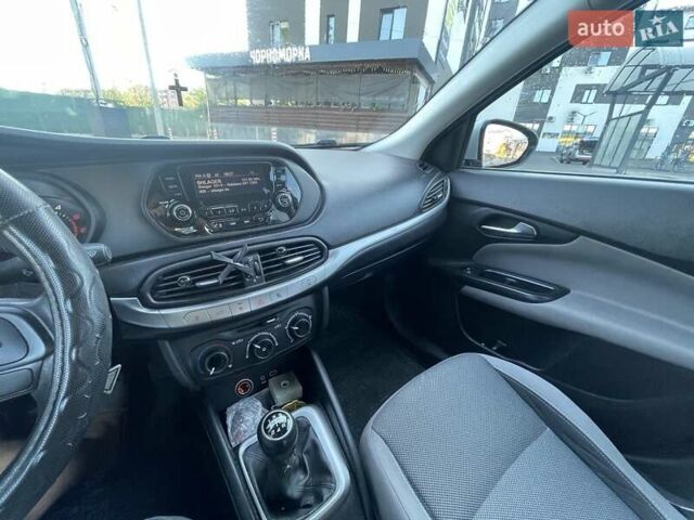 Серый Фиат Типо, объемом двигателя 1.25 л и пробегом 257 тыс. км за 7300 $, фото 12 на Automoto.ua