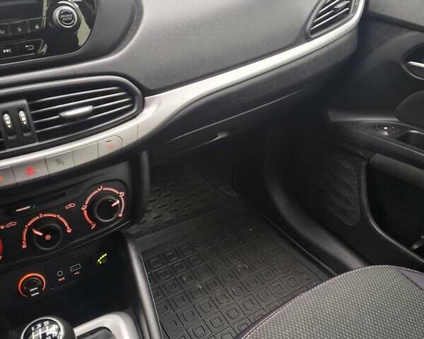 Сірий Фіат Тіпо, об'ємом двигуна 1.37 л та пробігом 140 тис. км за 8500 $, фото 7 на Automoto.ua