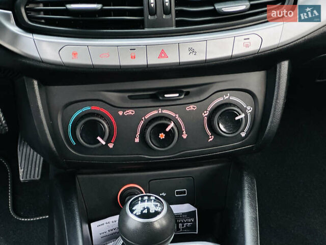 Серый Фиат Типо, объемом двигателя 1.4 л и пробегом 93 тыс. км за 8900 $, фото 26 на Automoto.ua