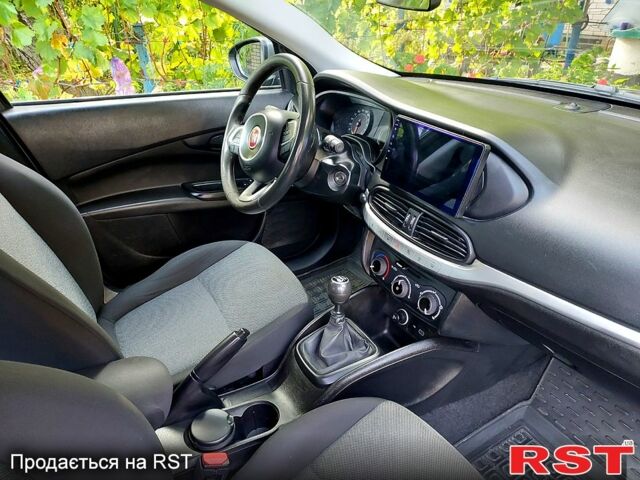 Серый Фиат Типо, объемом двигателя 1.4 л и пробегом 78 тыс. км за 9500 $, фото 3 на Automoto.ua