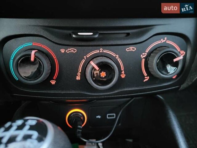 Серый Фиат Типо, объемом двигателя 1.37 л и пробегом 55 тыс. км за 8800 $, фото 29 на Automoto.ua