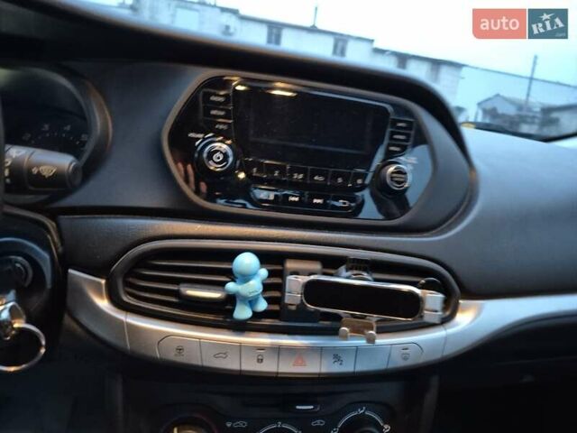 Серый Фиат Типо, объемом двигателя 1.37 л и пробегом 35 тыс. км за 11500 $, фото 5 на Automoto.ua