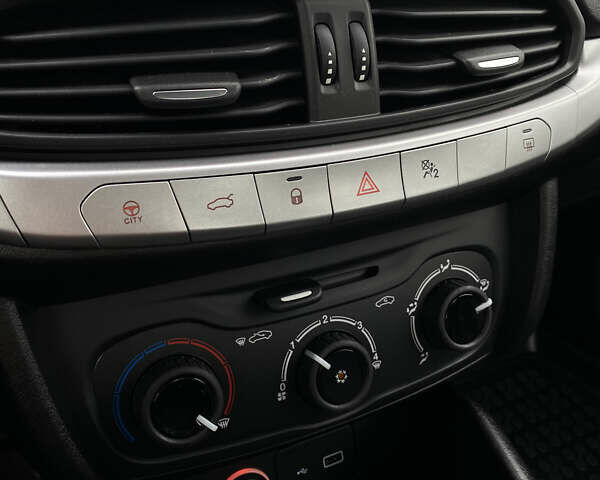 Серый Фиат Типо, объемом двигателя 1.37 л и пробегом 30 тыс. км за 9800 $, фото 53 на Automoto.ua