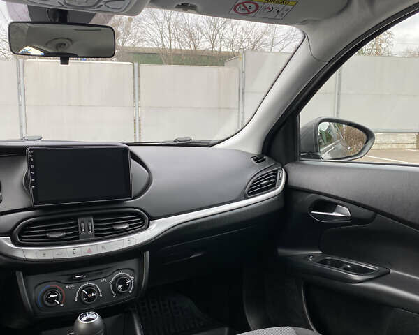 Серый Фиат Типо, объемом двигателя 1.37 л и пробегом 30 тыс. км за 9800 $, фото 45 на Automoto.ua