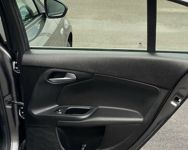 Серый Фиат Типо, объемом двигателя 1.37 л и пробегом 30 тыс. км за 9800 $, фото 37 на Automoto.ua