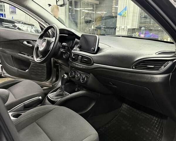 Серый Фиат Типо, объемом двигателя 1.6 л и пробегом 243 тыс. км за 9999 $, фото 5 на Automoto.ua