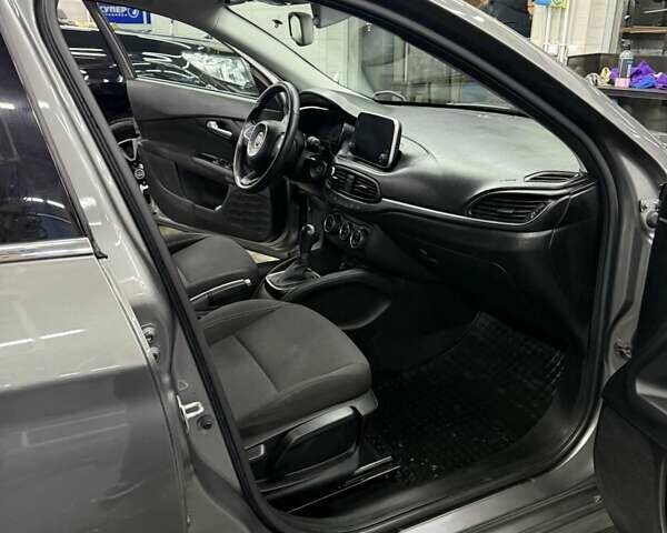 Серый Фиат Типо, объемом двигателя 1.6 л и пробегом 243 тыс. км за 9999 $, фото 8 на Automoto.ua