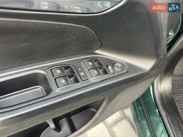 Зелений Фіат Тіпо, об'ємом двигуна 1.37 л та пробігом 40 тис. км за 8990 $, фото 46 на Automoto.ua