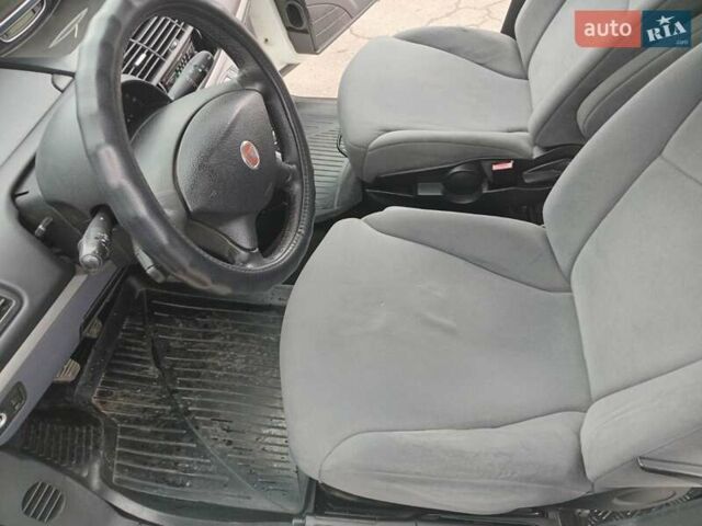 Белый Фиат Улиси, объемом двигателя 2.18 л и пробегом 305 тыс. км за 7000 $, фото 10 на Automoto.ua