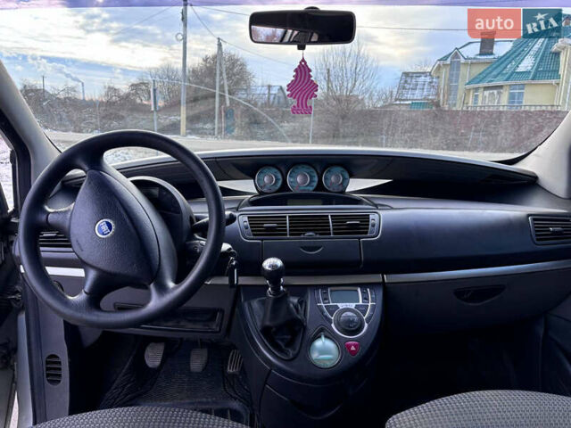 Серый Фиат Улиси, объемом двигателя 2 л и пробегом 320 тыс. км за 4700 $, фото 6 на Automoto.ua