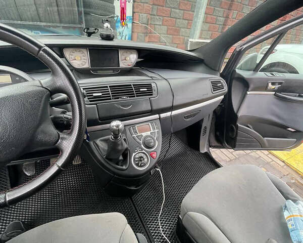 Серый Фиат Улиси, объемом двигателя 2.18 л и пробегом 260 тыс. км за 5900 $, фото 17 на Automoto.ua