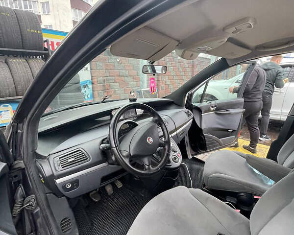 Серый Фиат Улиси, объемом двигателя 2.18 л и пробегом 260 тыс. км за 5900 $, фото 20 на Automoto.ua