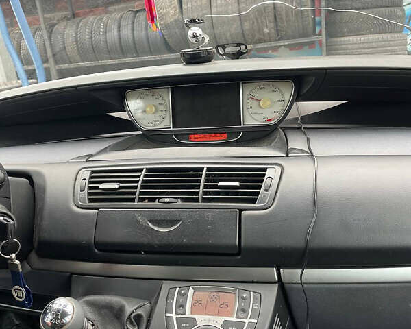 Серый Фиат Улиси, объемом двигателя 2.18 л и пробегом 260 тыс. км за 5900 $, фото 7 на Automoto.ua