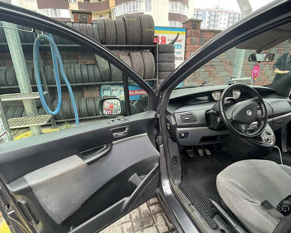 Серый Фиат Улиси, объемом двигателя 2.18 л и пробегом 260 тыс. км за 5900 $, фото 19 на Automoto.ua