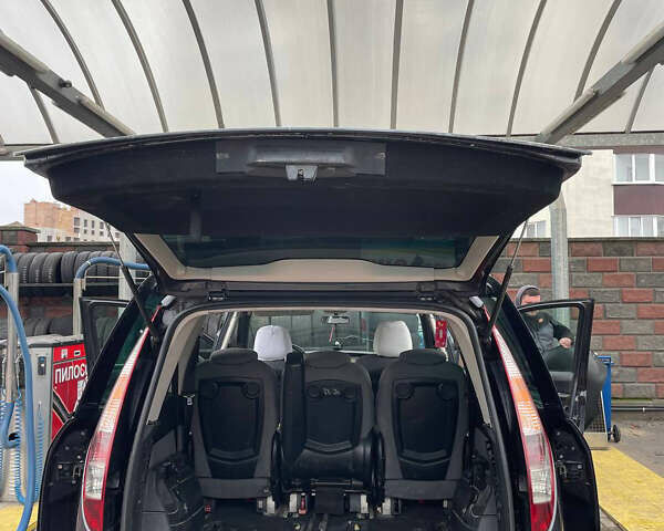 Серый Фиат Улиси, объемом двигателя 2.18 л и пробегом 260 тыс. км за 5900 $, фото 34 на Automoto.ua