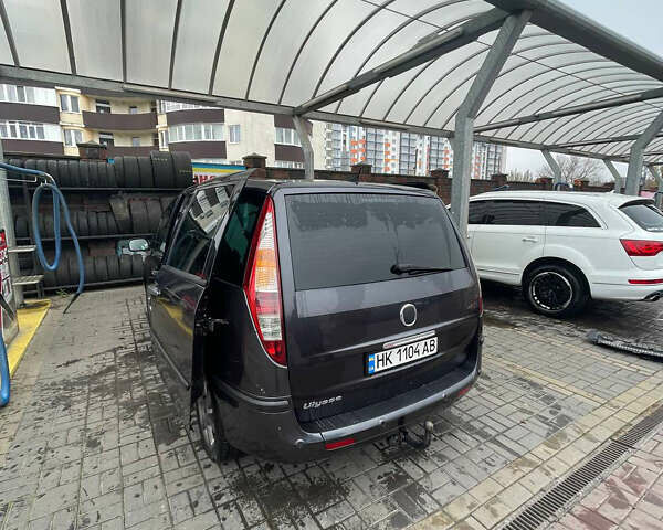 Серый Фиат Улиси, объемом двигателя 2.18 л и пробегом 260 тыс. км за 5900 $, фото 5 на Automoto.ua