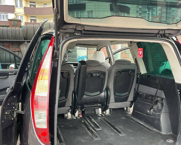 Серый Фиат Улиси, объемом двигателя 2.18 л и пробегом 260 тыс. км за 5900 $, фото 32 на Automoto.ua