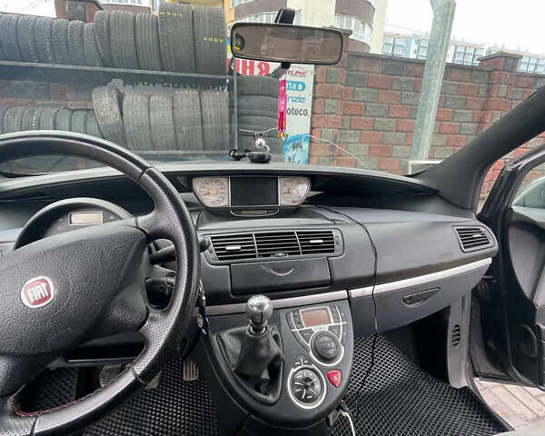 Серый Фиат Улиси, объемом двигателя 2.18 л и пробегом 260 тыс. км за 5900 $, фото 16 на Automoto.ua