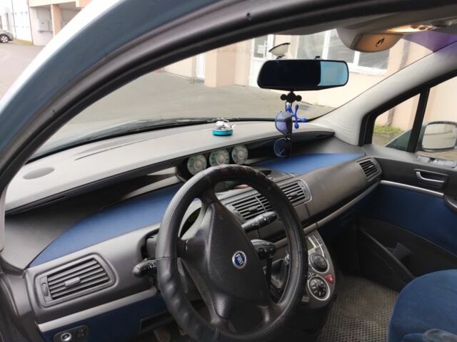 Синий Фиат Улиси, объемом двигателя 2.2 л и пробегом 275 тыс. км за 3600 $, фото 6 на Automoto.ua