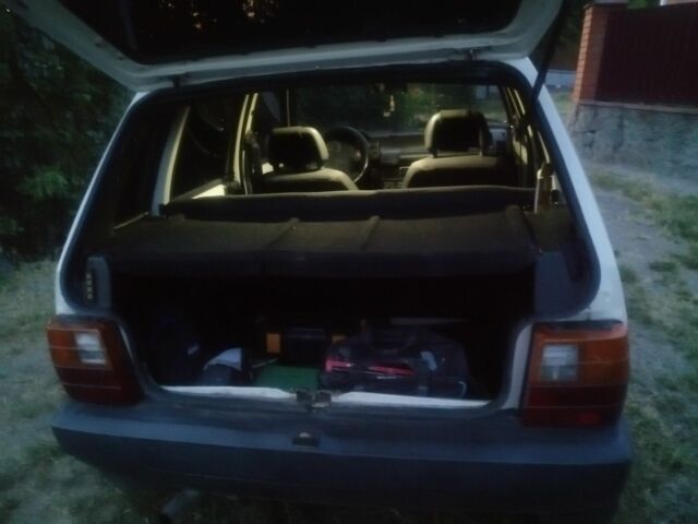 Белый Фиат Уно, объемом двигателя 1 л и пробегом 277 тыс. км за 1041 $, фото 1 на Automoto.ua