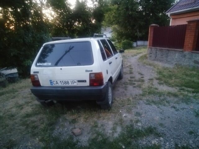 Белый Фиат Уно, объемом двигателя 1 л и пробегом 277 тыс. км за 1041 $, фото 4 на Automoto.ua
