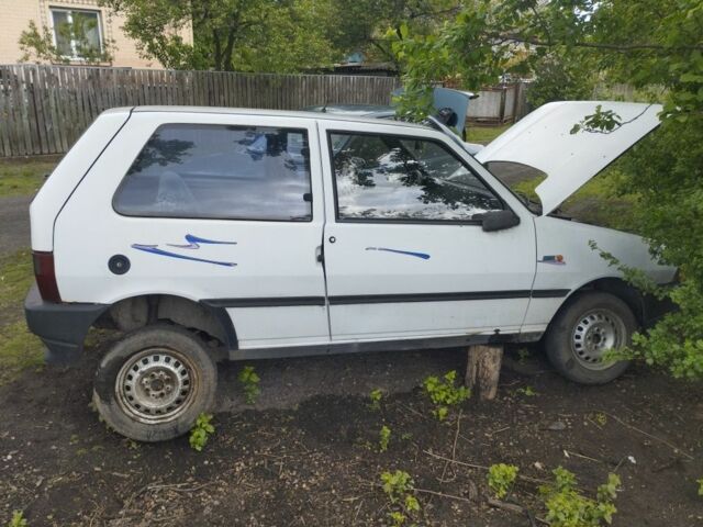 Белый Фиат Уно, объемом двигателя 1 л и пробегом 2 тыс. км за 338 $, фото 2 на Automoto.ua