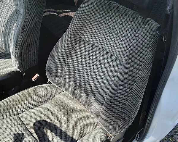 Белый Фиат Уно, объемом двигателя 1.7 л и пробегом 354 тыс. км за 1250 $, фото 5 на Automoto.ua