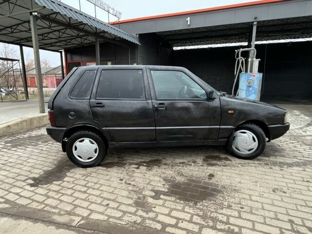 Чорний Фіат Уно, об'ємом двигуна 1.3 л та пробігом 259 тис. км за 381 $, фото 4 на Automoto.ua