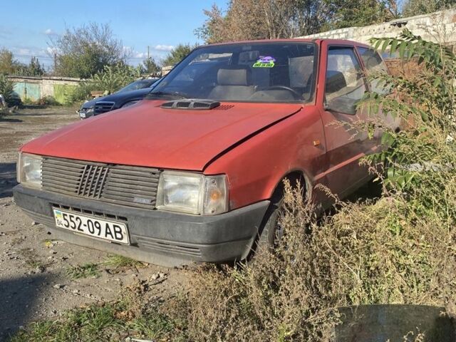 Фиат Уно 1985 в Днепре (Днепропетровске) на Automoto.ua Красный Фиат Уно, объемом двигателя 1 л и пробегом 184 тыс. км за 199 $, фото 1 на Automoto.ua