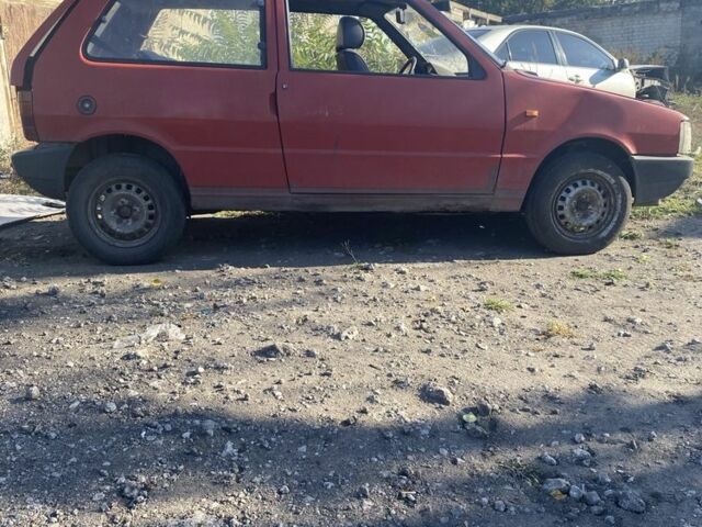Фиат Уно 1985 в Днепре (Днепропетровске) на Automoto.ua Красный Фиат Уно, объемом двигателя 1 л и пробегом 184 тыс. км за 199 $, фото 3 на Automoto.ua