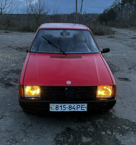 Красный Фиат Уно, объемом двигателя 1.1 л и пробегом 196 тыс. км за 1321 $, фото 2 на Automoto.ua