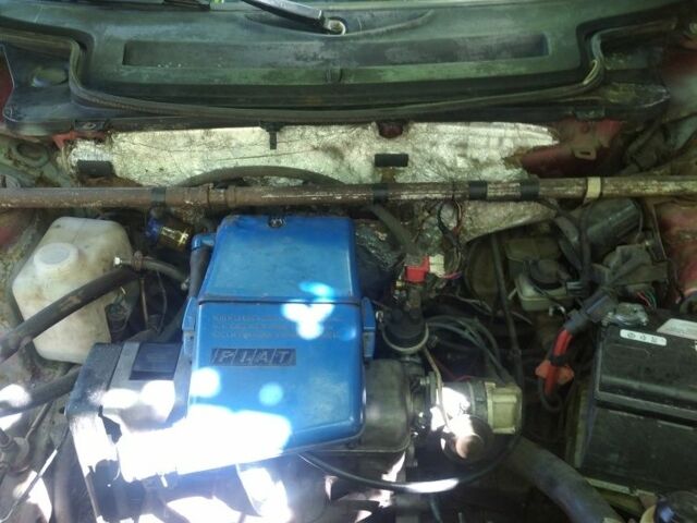 Червоний Фіат Уно, об'ємом двигуна 1 л та пробігом 198 тис. км за 715 $, фото 4 на Automoto.ua