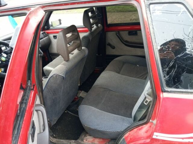 Красный Фиат Уно, объемом двигателя 1 л и пробегом 600 тыс. км за 945 $, фото 6 на Automoto.ua