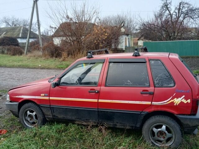 Красный Фиат Уно, объемом двигателя 1 л и пробегом 600 тыс. км за 945 $, фото 4 на Automoto.ua