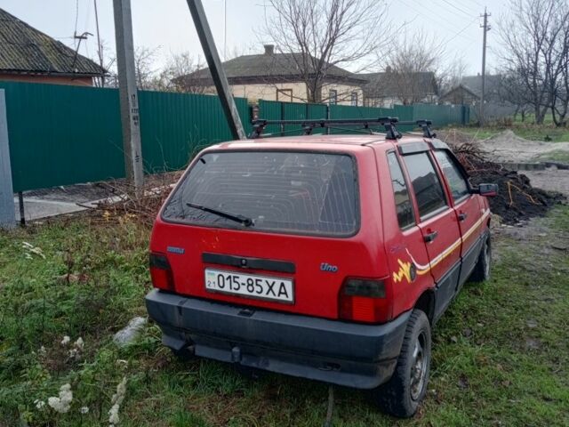 Красный Фиат Уно, объемом двигателя 1 л и пробегом 600 тыс. км за 945 $, фото 3 на Automoto.ua