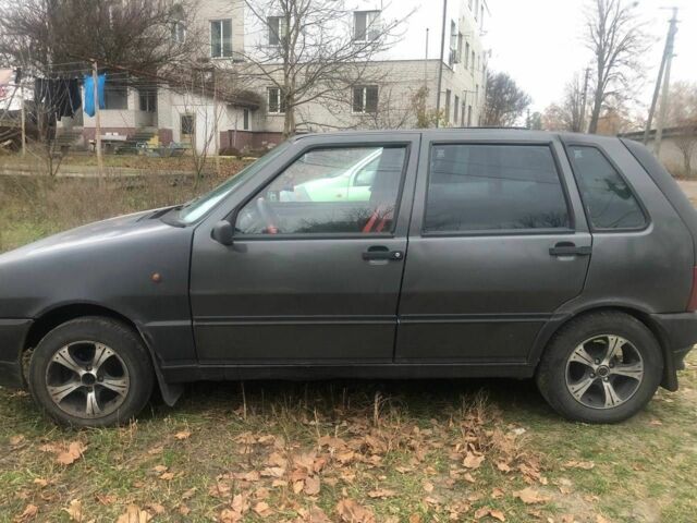 Сірий Фіат Уно, об'ємом двигуна 1.4 л та пробігом 3 тис. км за 596 $, фото 2 на Automoto.ua