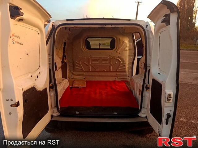 Белый Фиат Fiorino, объемом двигателя 1.2 л и пробегом 294 тыс. км за 3800 $, фото 3 на Automoto.ua