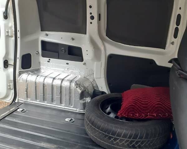 Белый Фиат Fiorino, объемом двигателя 1.3 л и пробегом 220 тыс. км за 4700 $, фото 4 на Automoto.ua