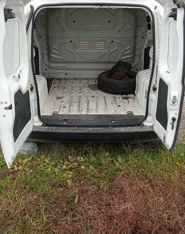 Белый Фиат Fiorino, объемом двигателя 1.37 л и пробегом 179 тыс. км за 5500 $, фото 3 на Automoto.ua