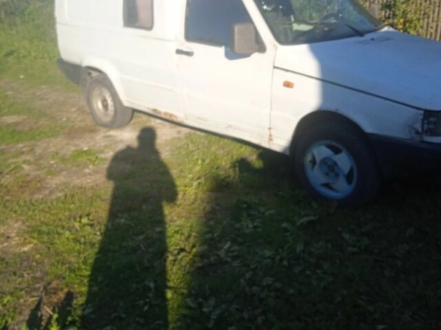 Белый Фиат Fiorino, объемом двигателя 1 л и пробегом 300 тыс. км за 364 $, фото 1 на Automoto.ua