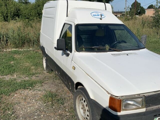 Белый Фиат Fiorino, объемом двигателя 1.3 л и пробегом 315 тыс. км за 700 $, фото 1 на Automoto.ua