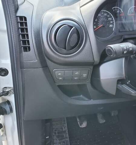 Белый Фиат Fiorino, объемом двигателя 1.2 л и пробегом 258 тыс. км за 4600 $, фото 12 на Automoto.ua
